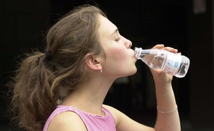 Il ne faut surtout pas attendre d'avoir soif pour boire de l'eau.